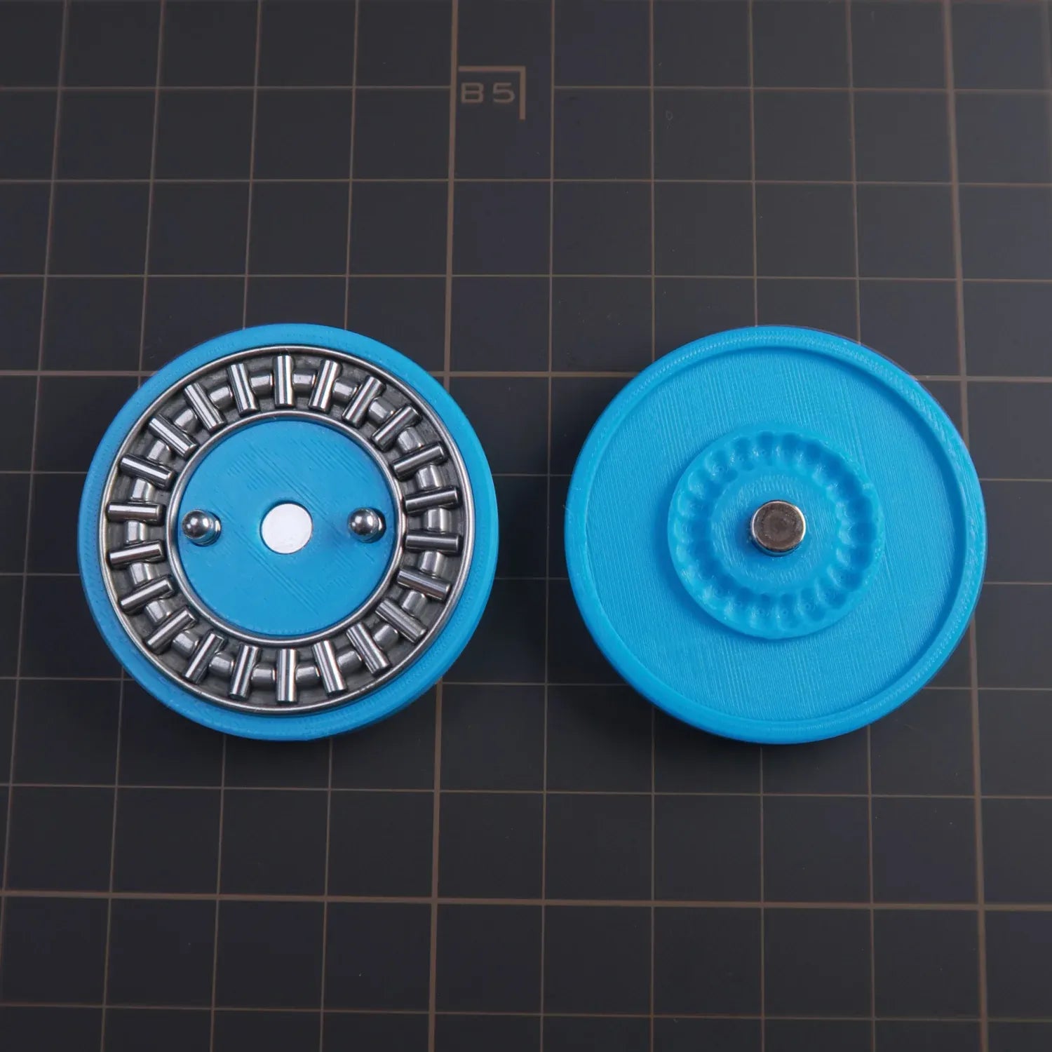 RelixRot Cookie Mouse Haptic Coin– Creative Tactile Stress Relief Toy, Available in Three Colors
