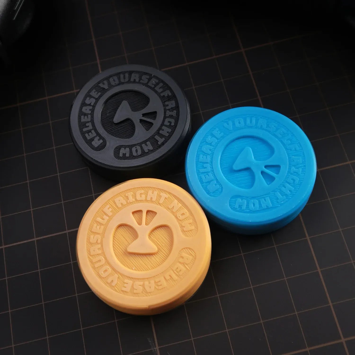 RelixRot Cookie Mouse Haptic Coin– Creative Tactile Stress Relief Toy, Available in Three Colors